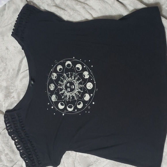 torrid Tops - Torrid Sun and moon off the shoulder top